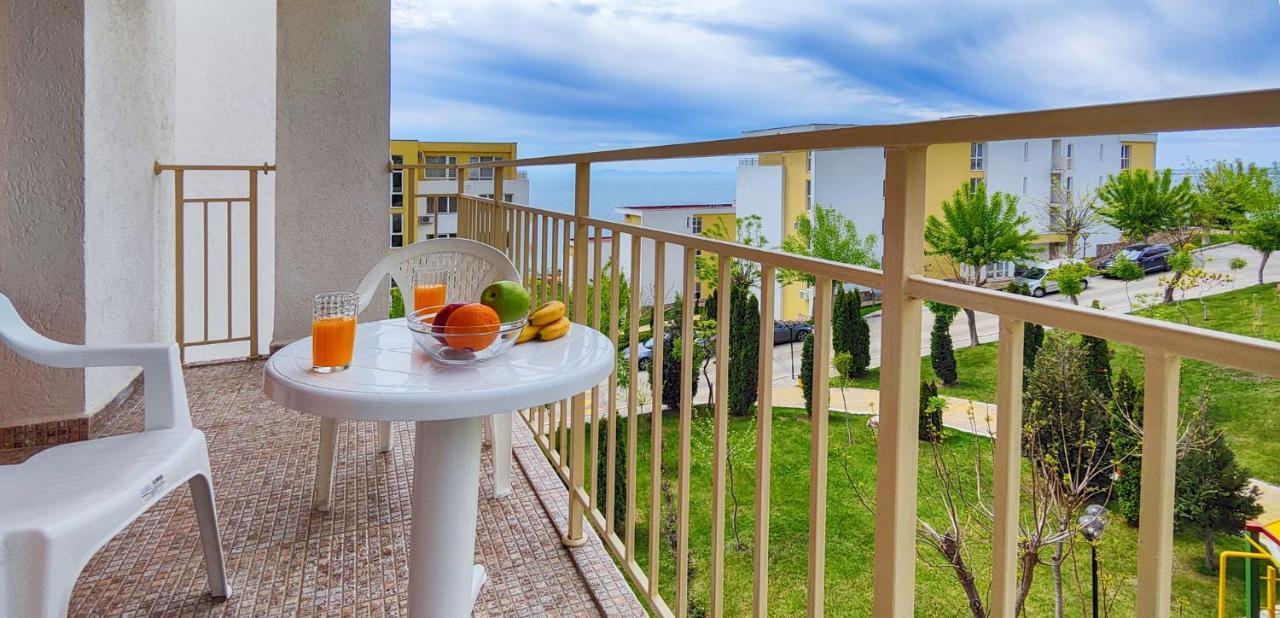 Crown And Imperial Apartments Sveti Vlas Esterno foto