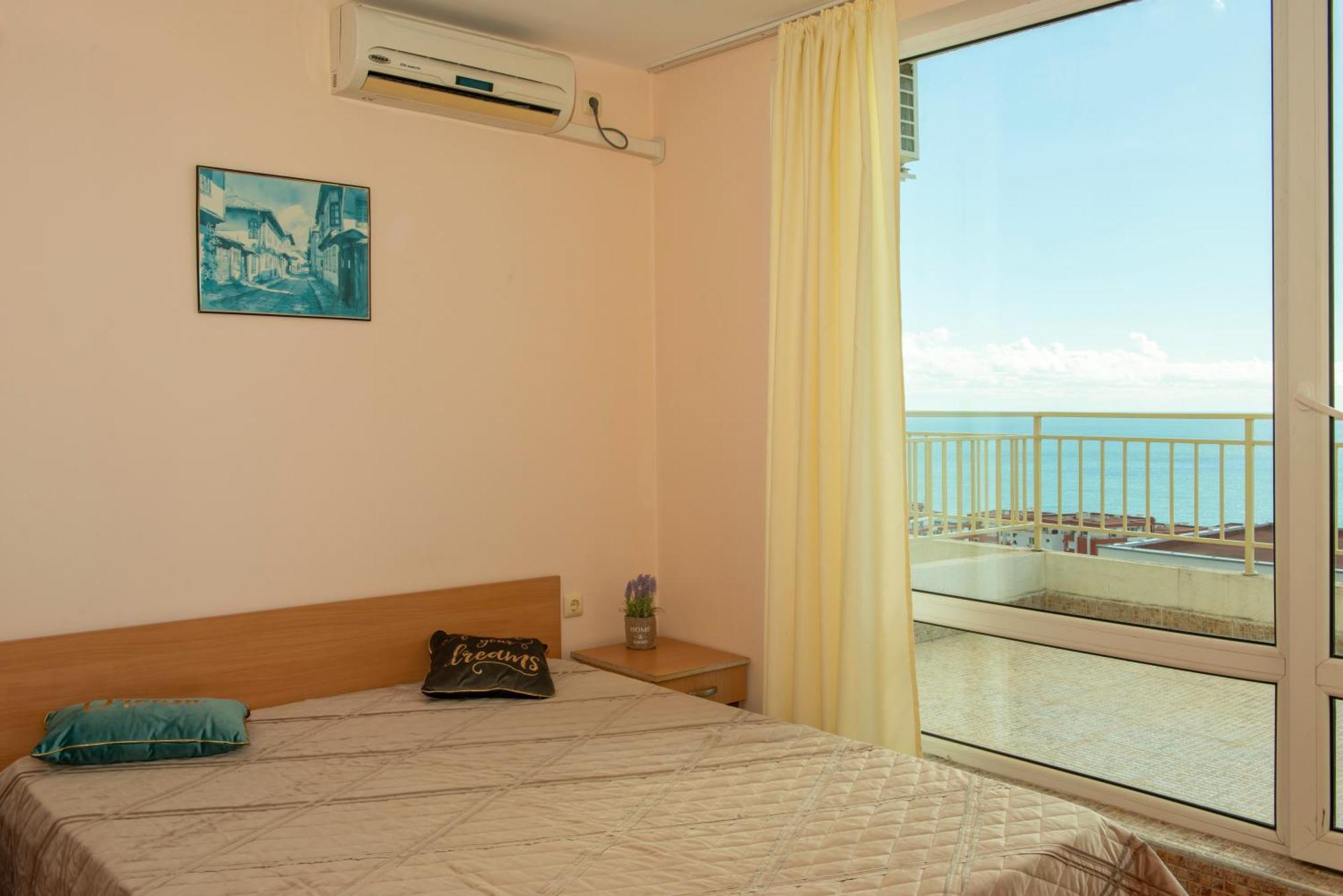 Crown And Imperial Apartments Sveti Vlas Esterno foto