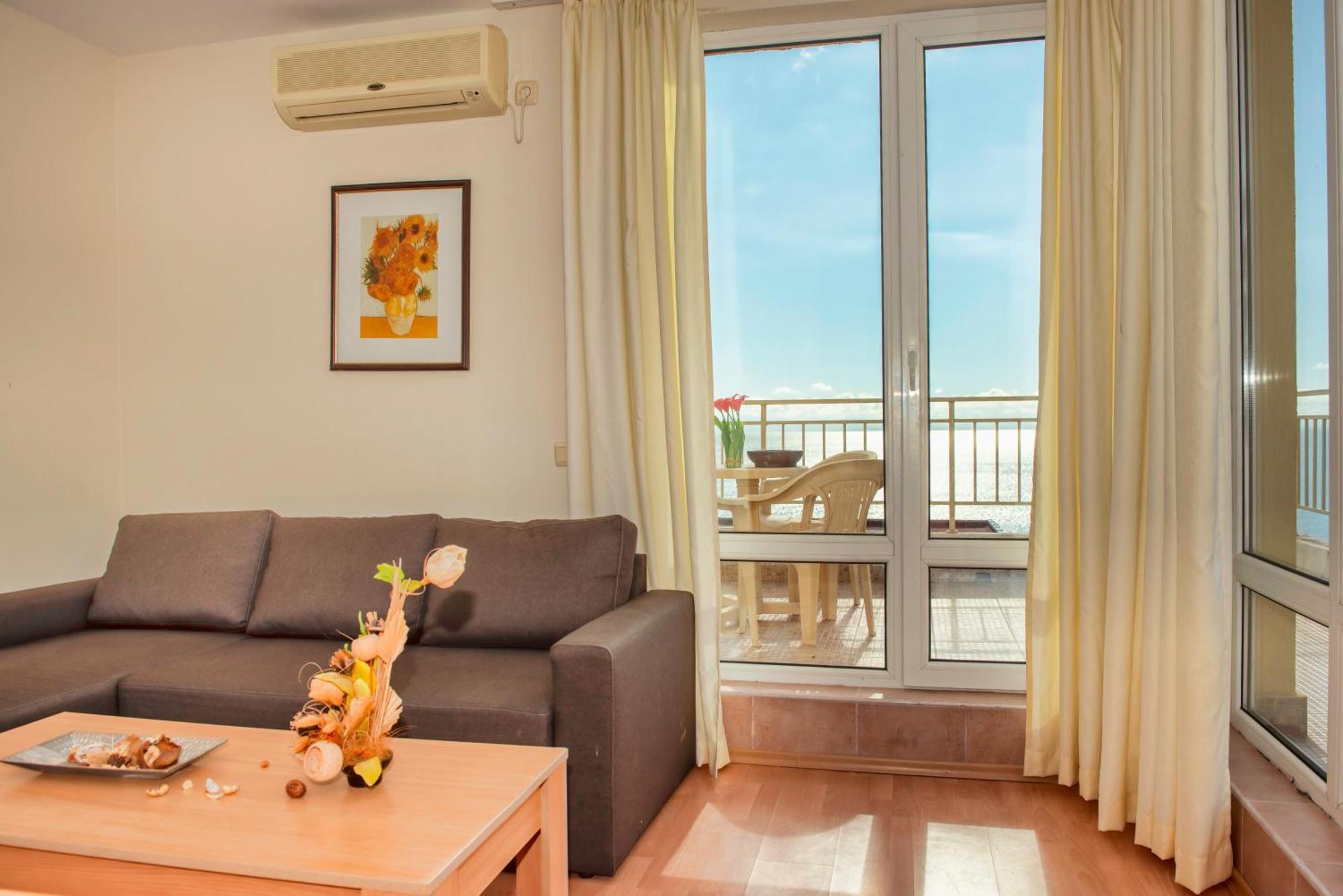 Crown And Imperial Apartments Sveti Vlas Esterno foto