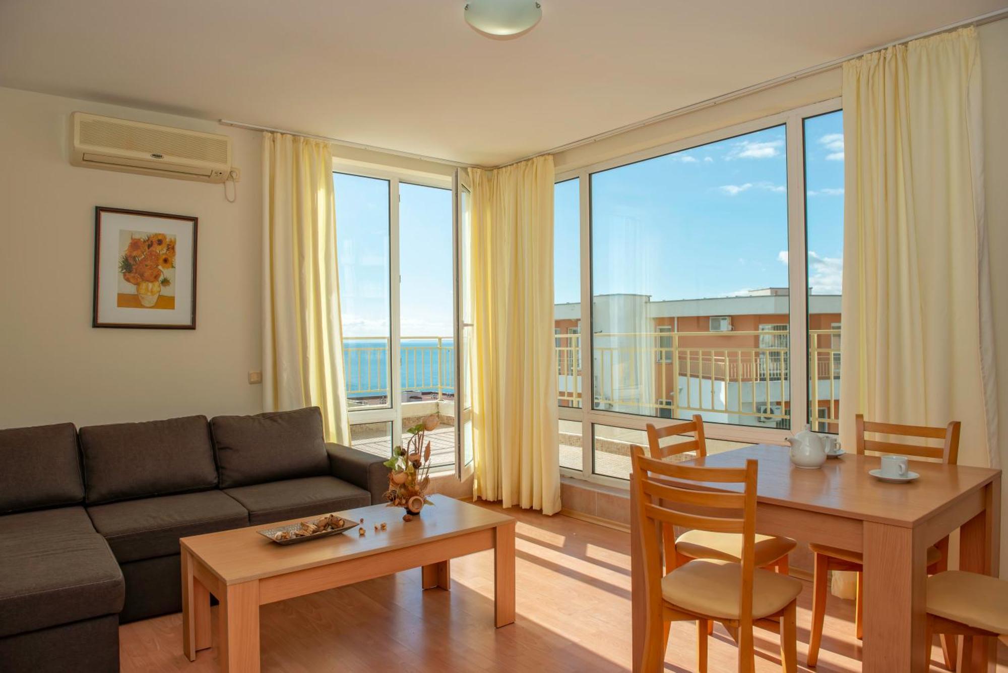 Crown And Imperial Apartments Sveti Vlas Esterno foto